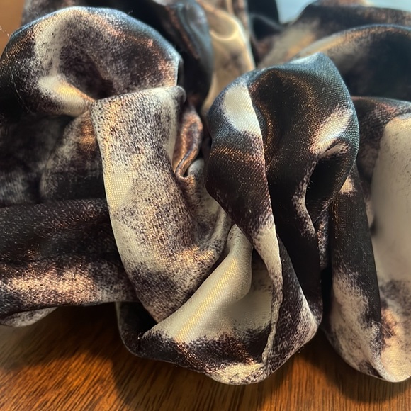 Deluxe set of scruchies - Picture 2 of 3